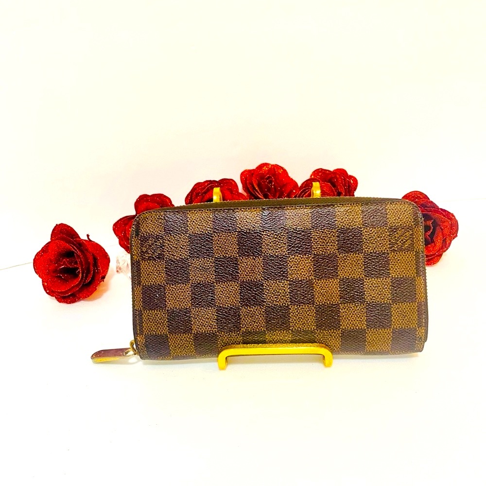 Louis Vuitton Damier round zippy